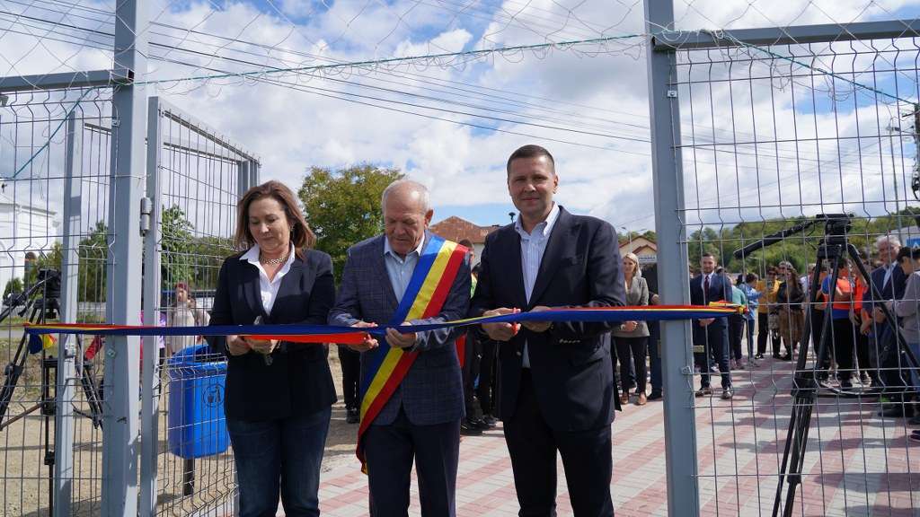 Un nou teren de sport multifuncțional și-a deschis porțile în comuna Hulubești