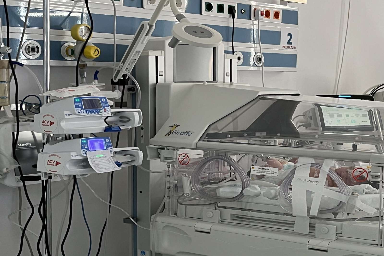 ACV România și ING Bank România au dotat secția de Terapie Intensivă Nou-Născuți de la Spitalul Județean de Urgență de la Târgoviște cu 4 echipamente performante