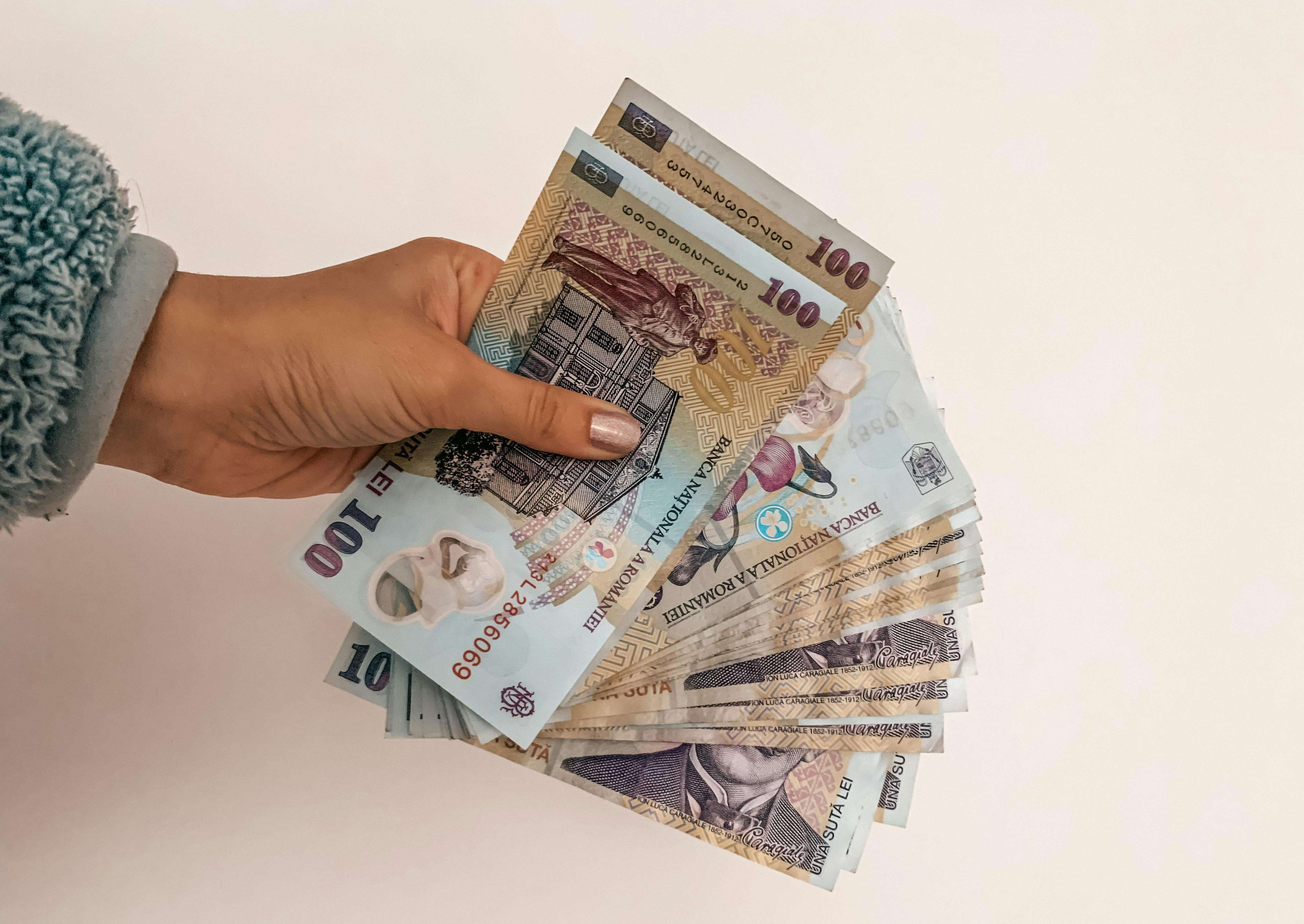 Impozite mai mari din 2026: apartamentele și mașinile vor scoate mai mulți bani din buzunar Impozite mai mari din 2026: apartamentele și mașinile vor scoate mai mulți bani din buzunar