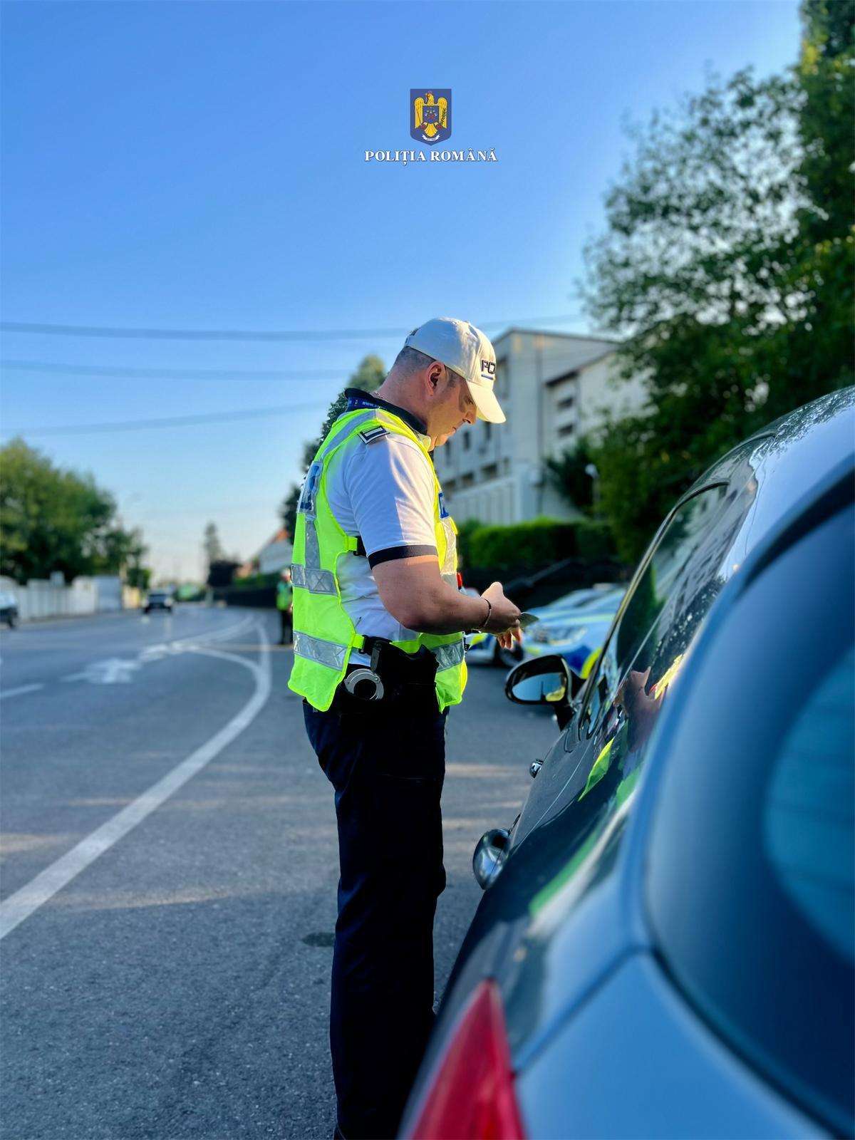 Razia de foc a polițiștilor dâmbovițeni: sute de amenzi, permise reținute și șoferi prinși la volan fără permis sau băuți Razia de foc a polițiștilor dâmbovițeni: sute de amenzi, permise reținute și șoferi prinși la volan fără permis sau băuți