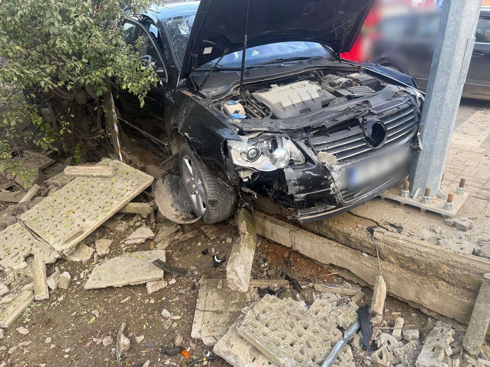 DN 7, din nou scena unui accident! Coliziune în Lungulețu, un bărbat rănit