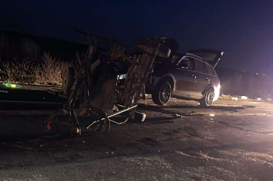 Noapte cu ghinion în Moara Nouă! O femeie și doi pasageri răniți după impactul dintre un autoturism și un atelaj hipo!