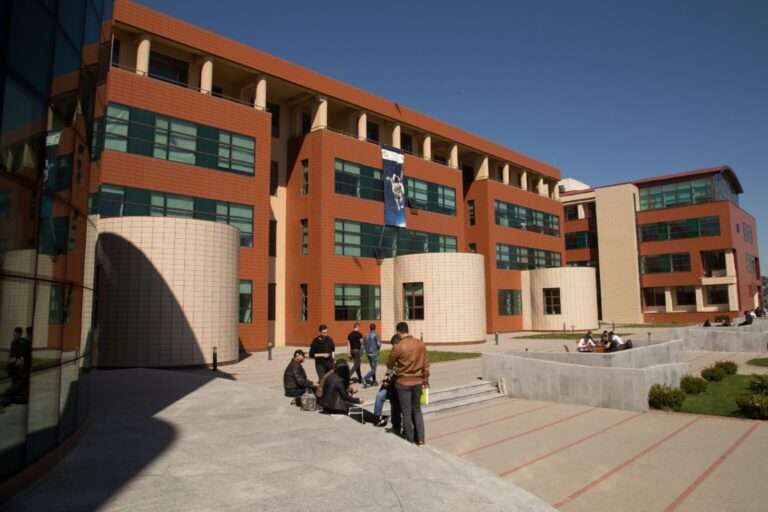 Universitatea „Valahia” din Târgoviște deschide admiterea de toamnă la Inginerie: programe de licență, masterat și doctorat