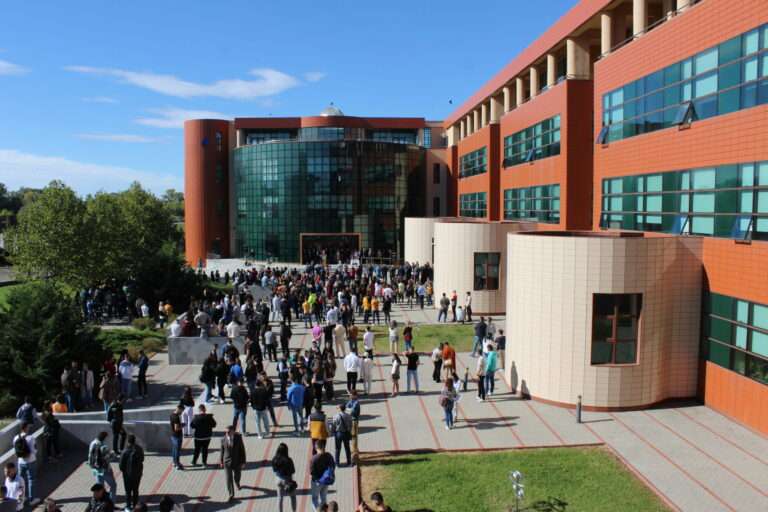 FACULTATEA DE DREPT ȘI ȘTIINȚE ADMINISTRATIVE A UNIVERSITĂȚII „VALAHIA” DIN TÂRGOVIȘTE TE AȘTEAPTĂ LA ADMITEREA DIN SEPTEMBRIE