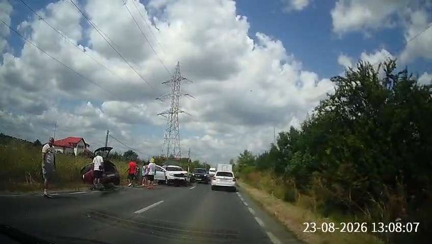 Accident pe DN 71, la Ulmi: o șoferiță a ajuns la spital după coliziunea cu un alt autoturism